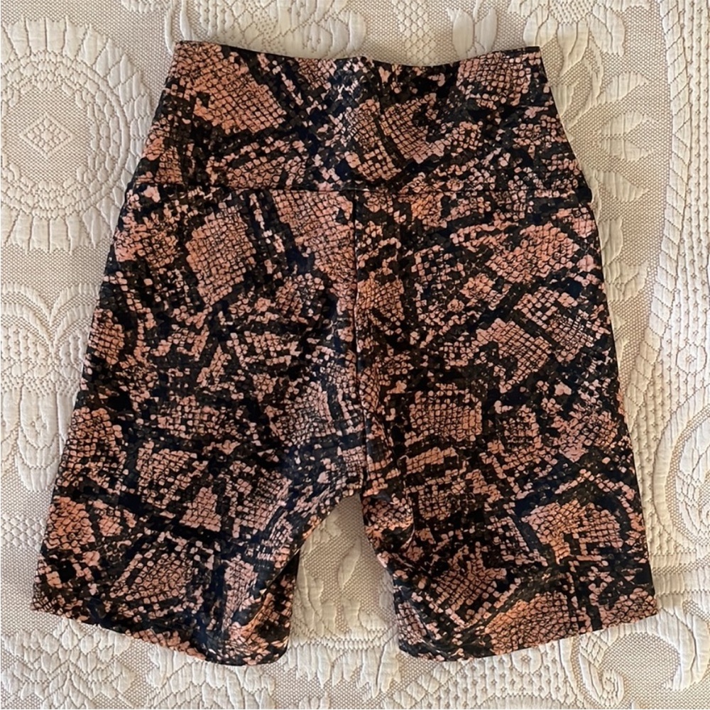 NEW SET - SKATIE SPORT - Carter Sports Bra & Cece Bike Shorts in Arizona Snake - Picture 10 of 11